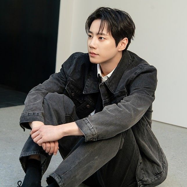 Behind-the-scenes cut of Lee Junyoung