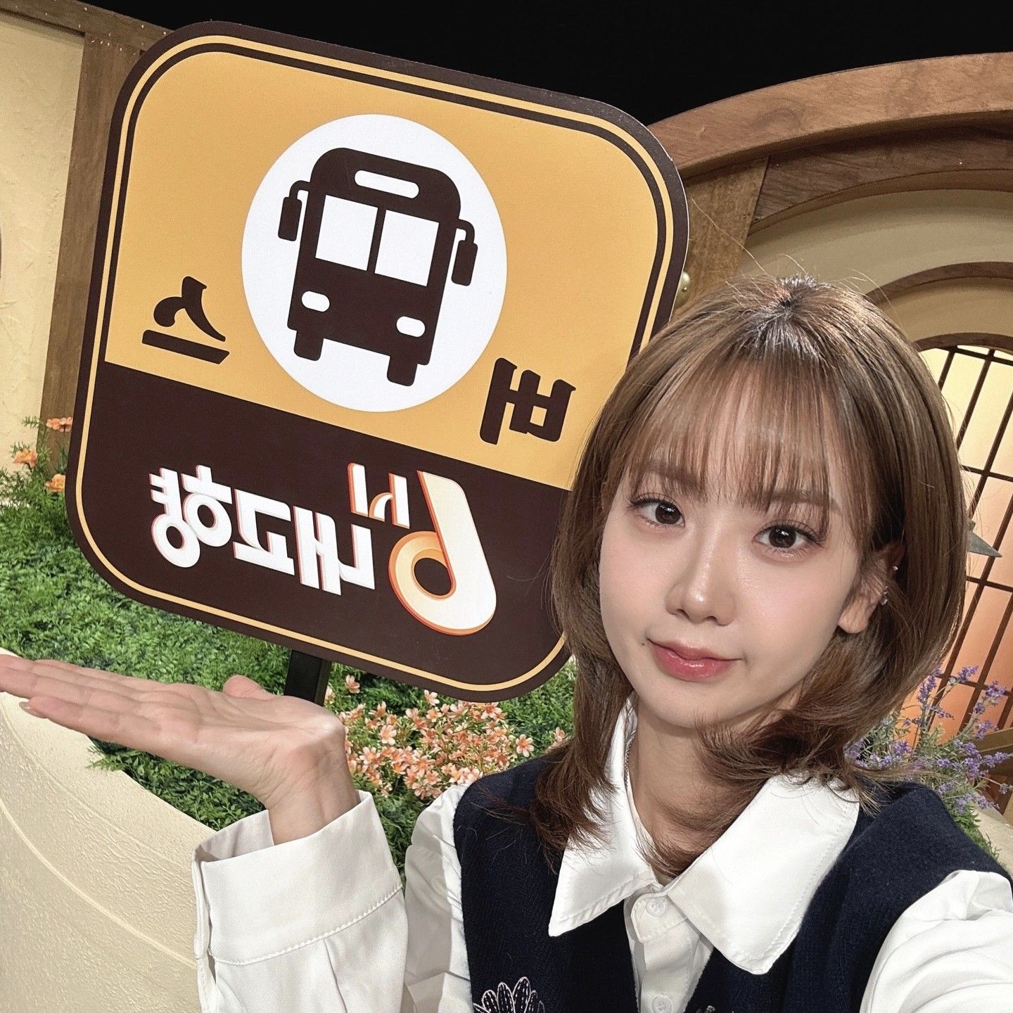 Behind-the-scenes cut of Kang Hyeyeon