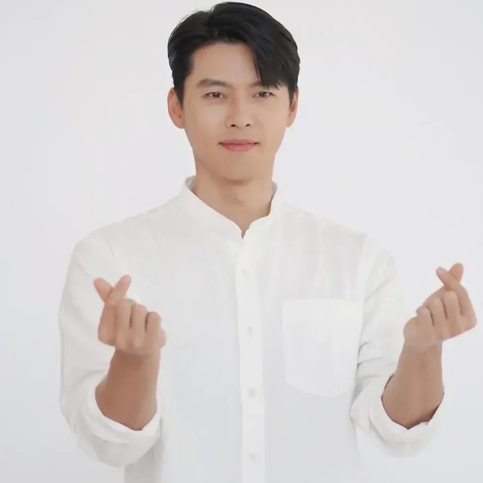 Momen yang diabadikan oleh penggemar Hyun Bin