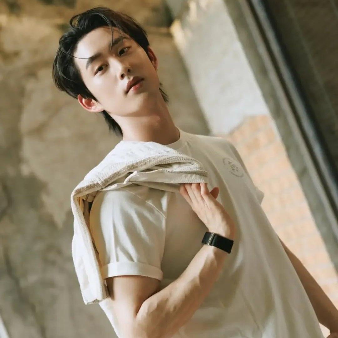 Latest photo of Est Supha Sangaworawong