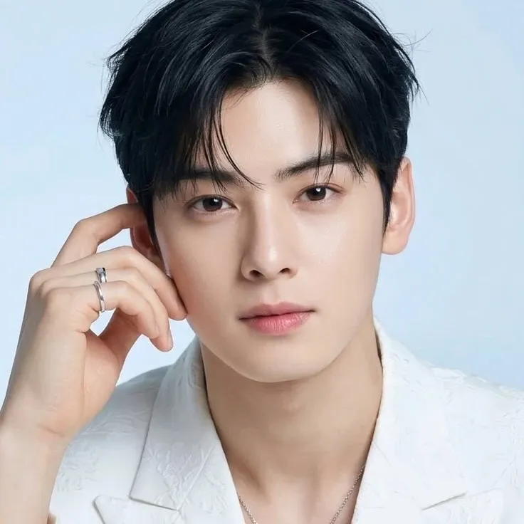 Recent activity shot of Cha Eunwoo