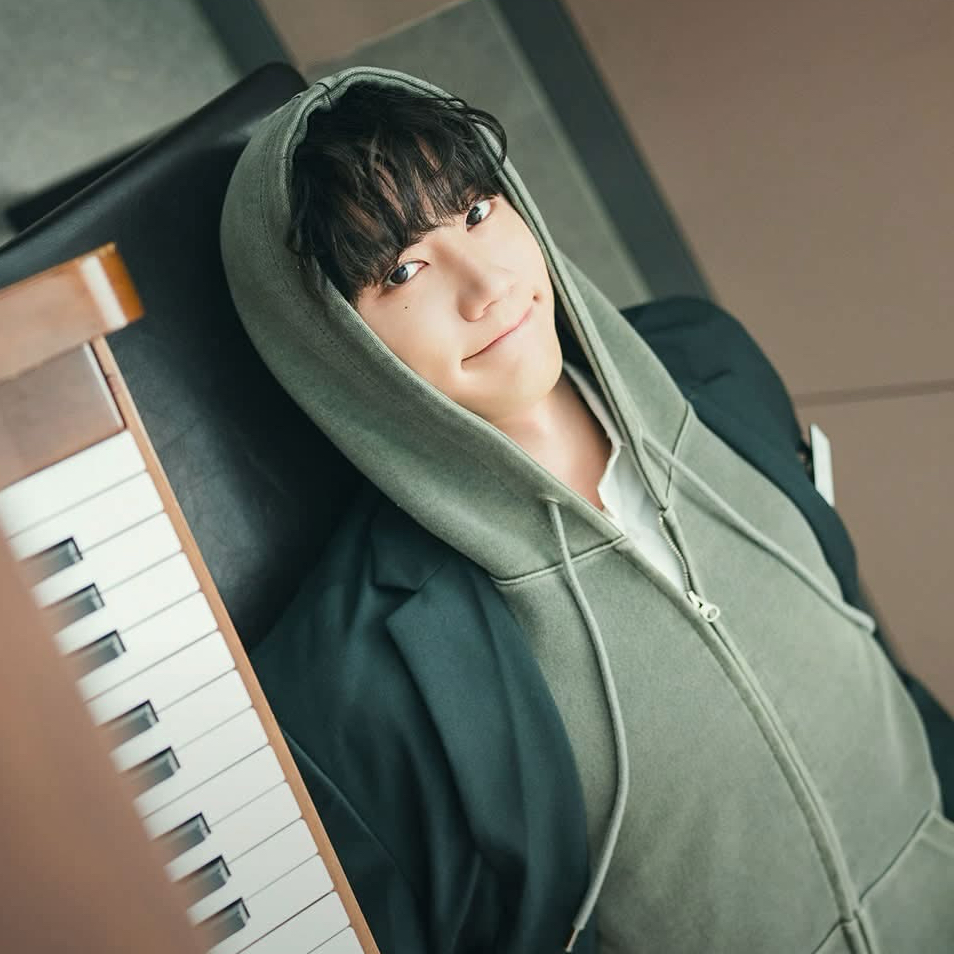 Behind-the-scenes cut of Lee Junyoung