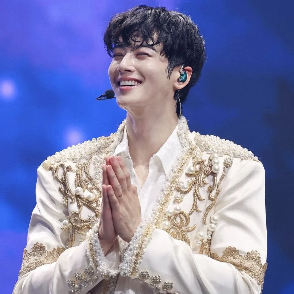 Latest photo of Cha Eunwoo