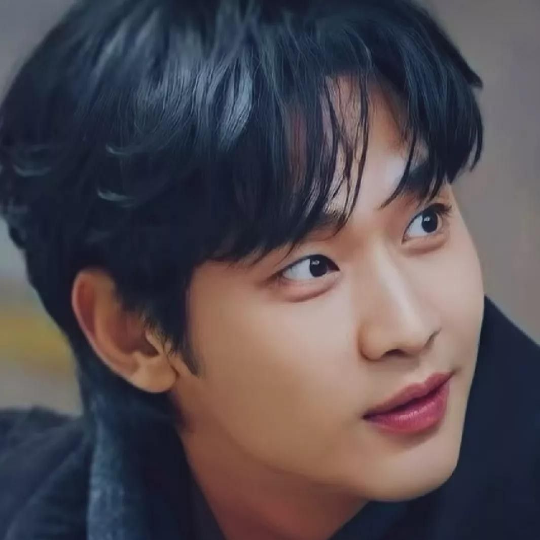 Recent activity shot of Kim Soohyun