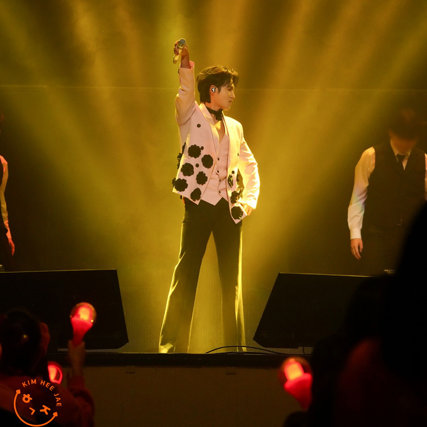 粉丝拍下的金熙栽瞬间