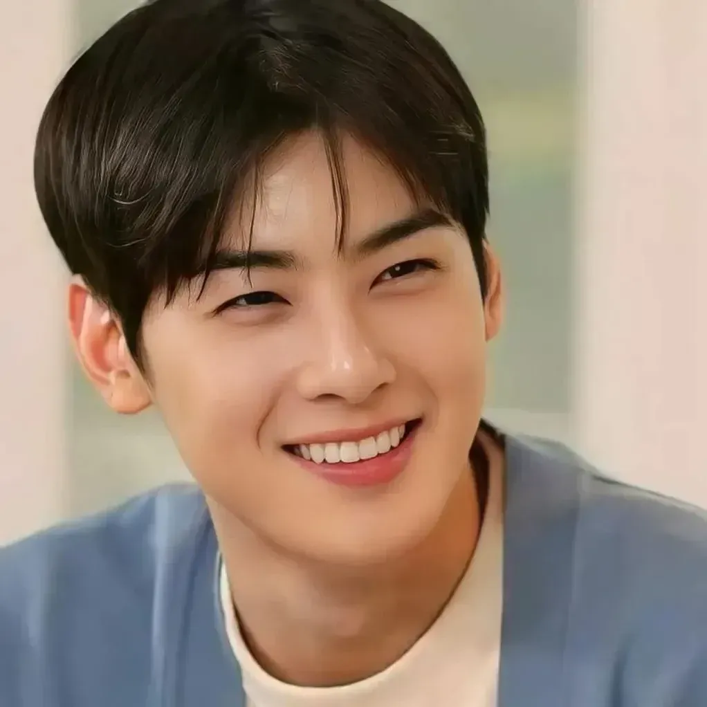 Latest photo of Cha Eunwoo