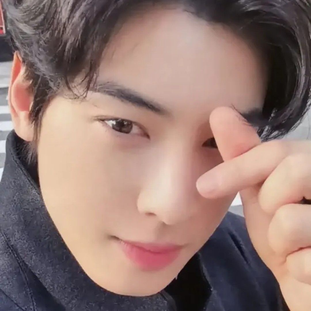 Foto terbaru dari Cha Eunwoo