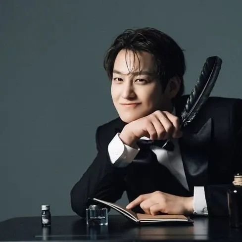 A moment captured by a fan of Kim Bum