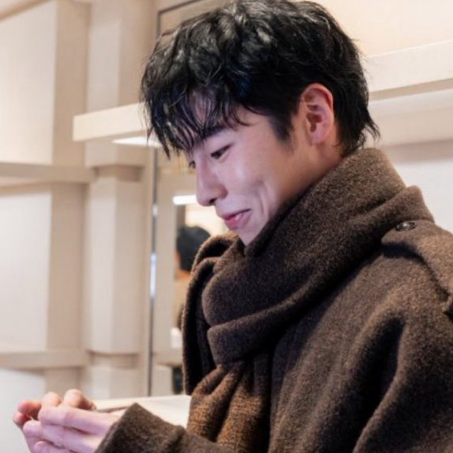 Behind-the-scenes cut of Lee Jaewook