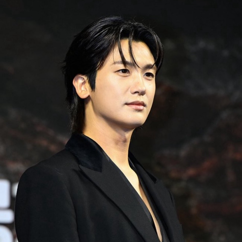 Latest photo of Park Hyungsik