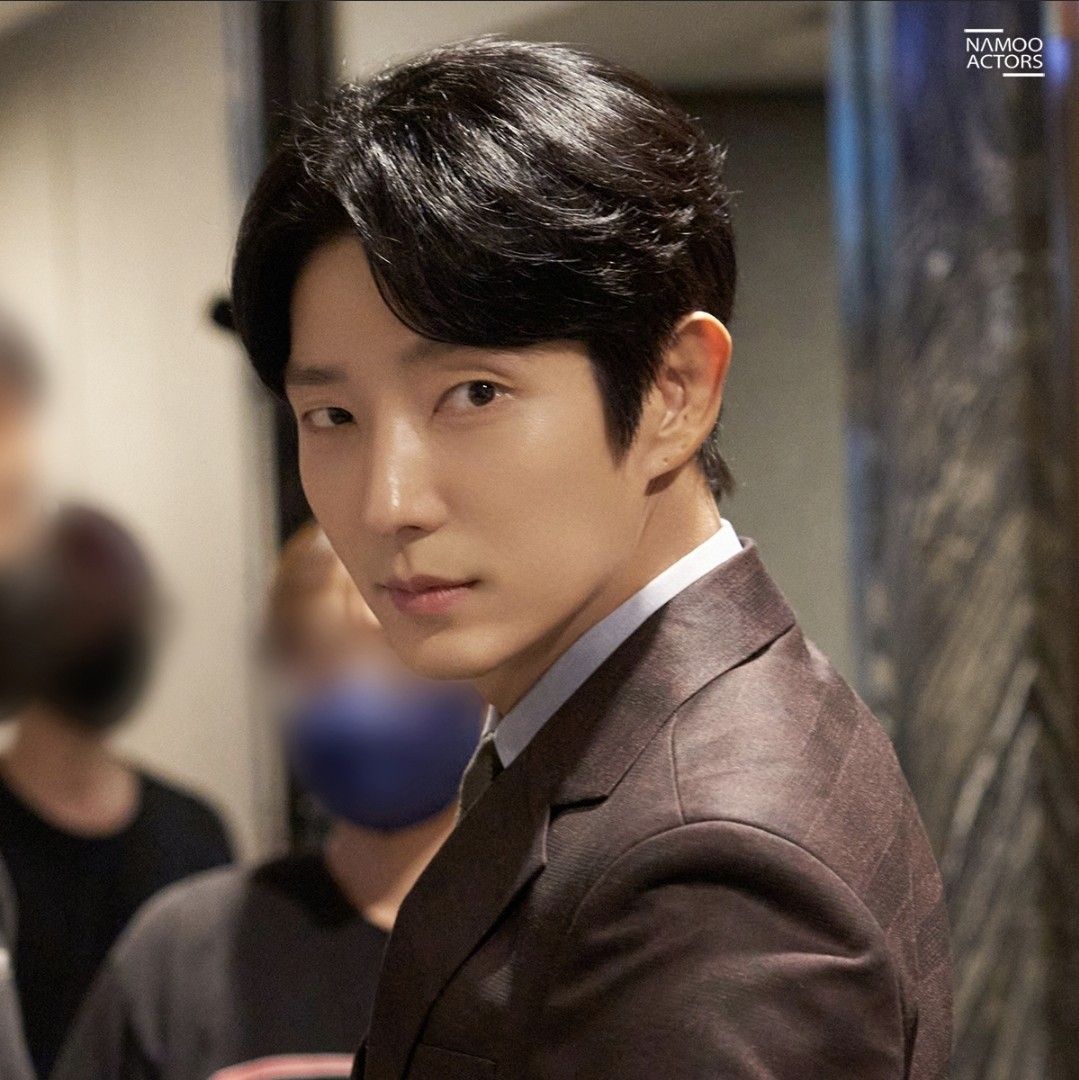 Behind-the-scenes cut of Lee Joongi