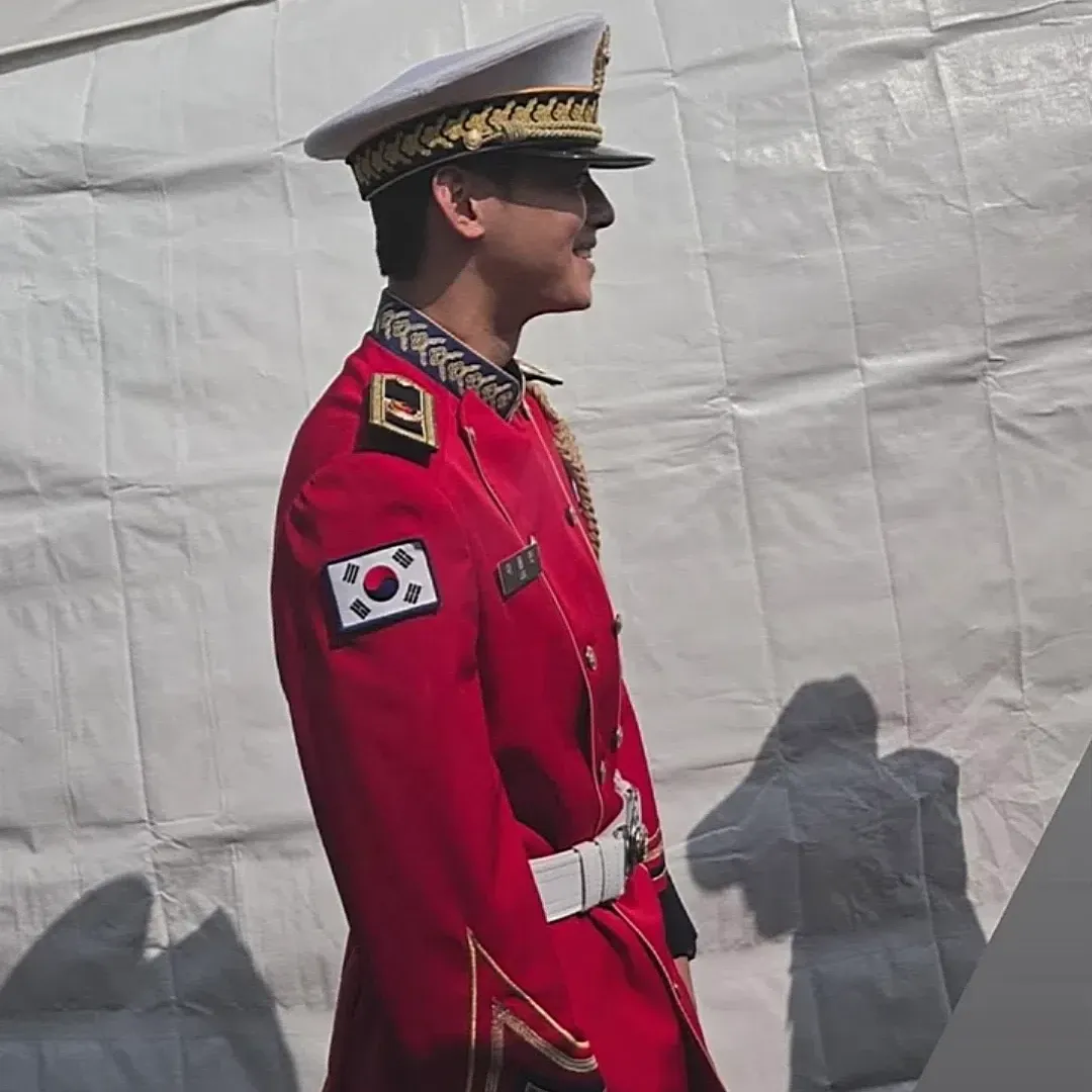 Behind-the-scenes cut of Cha Eunwoo