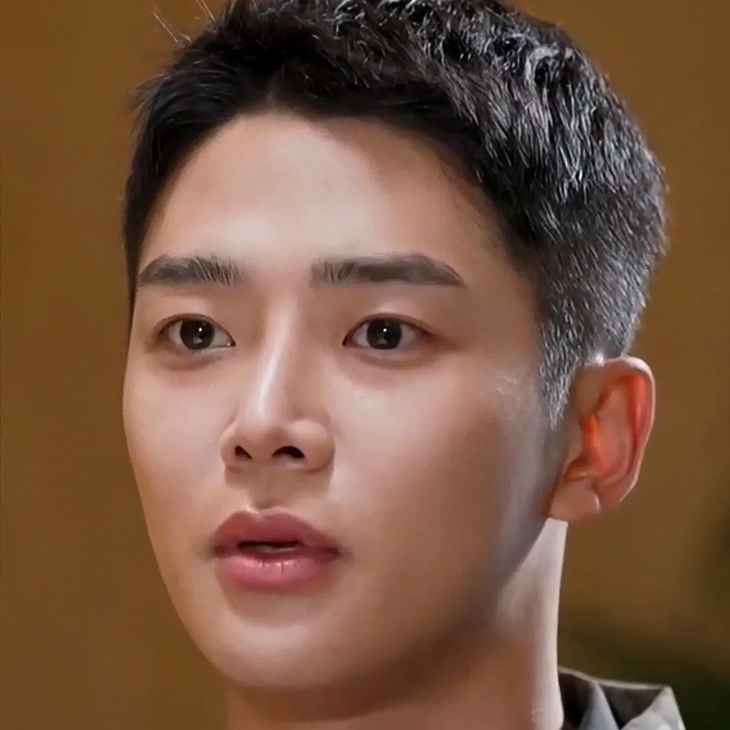 로운의 최신 사진