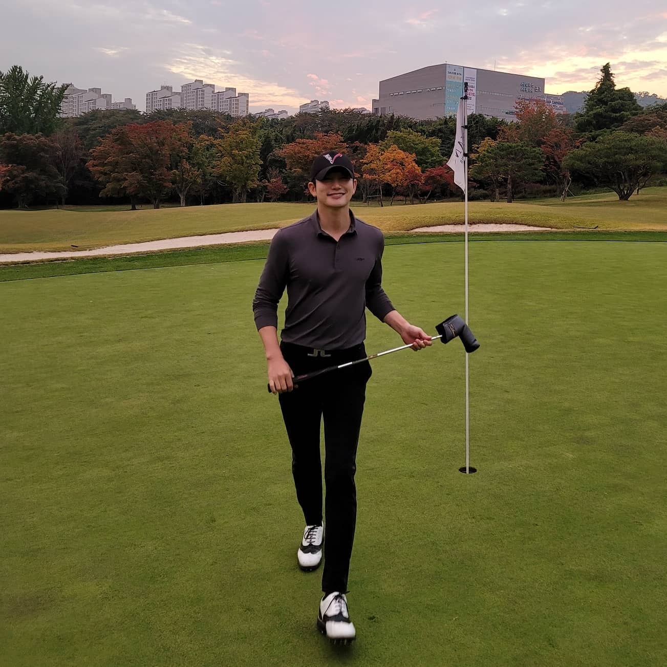 A moment captured by a fan of Park Sihoo