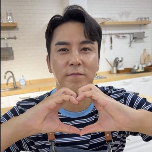 チャン・ミンホの最近の活動ショット