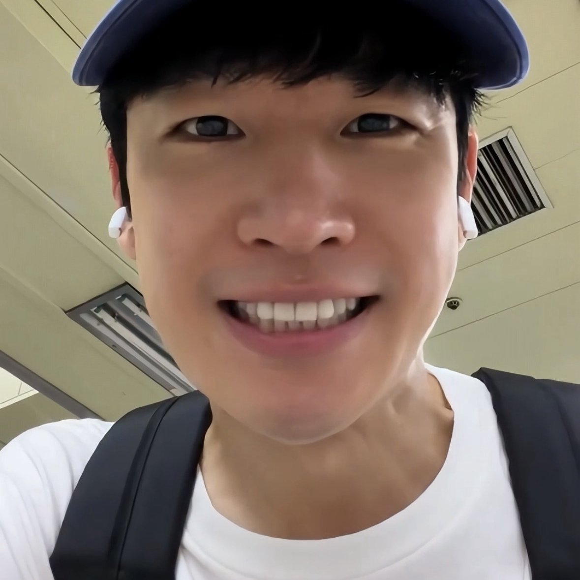 Behind-the-scenes cut of Lee Jaehoon