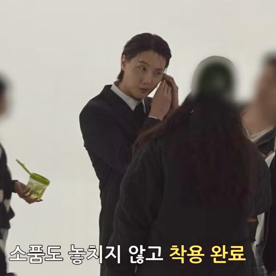 Behind-the-scenes cut of Yoon Shiyoon