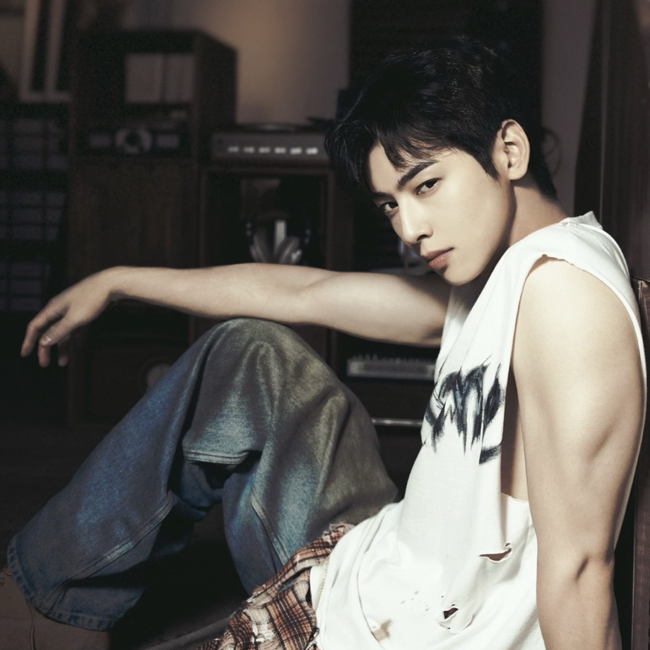 Behind-the-scenes cut of Cha Eunwoo