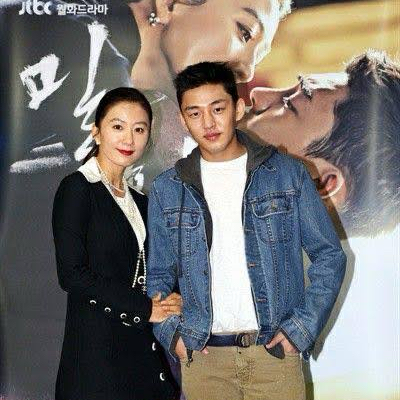 Behind-the-scenes cut of Kim Heeae