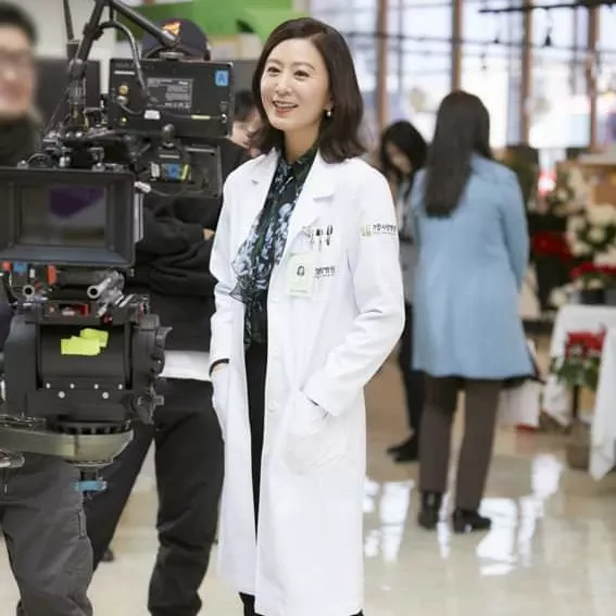 Behind-the-scenes cut of Kim Heeae