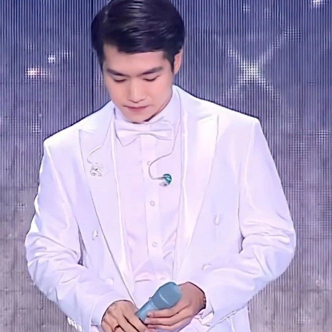 A moment captured by a fan of Jo Myungsup