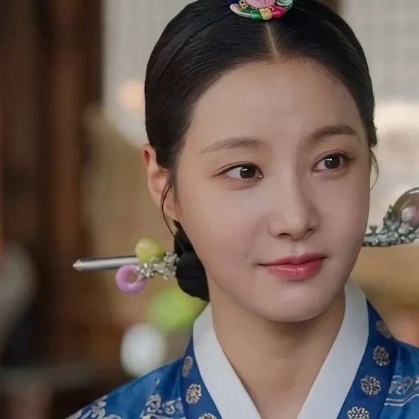 Recent activity shot of Yeonwoo