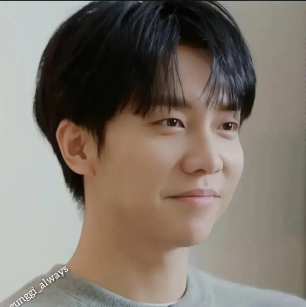 Latest photo of Lee Seunggi