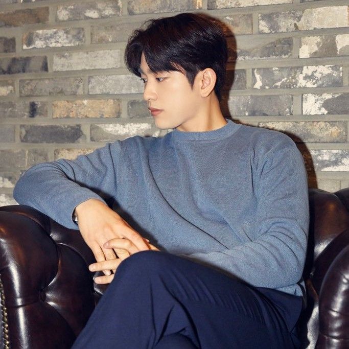 パク・ジニョンの最近の活動ショット