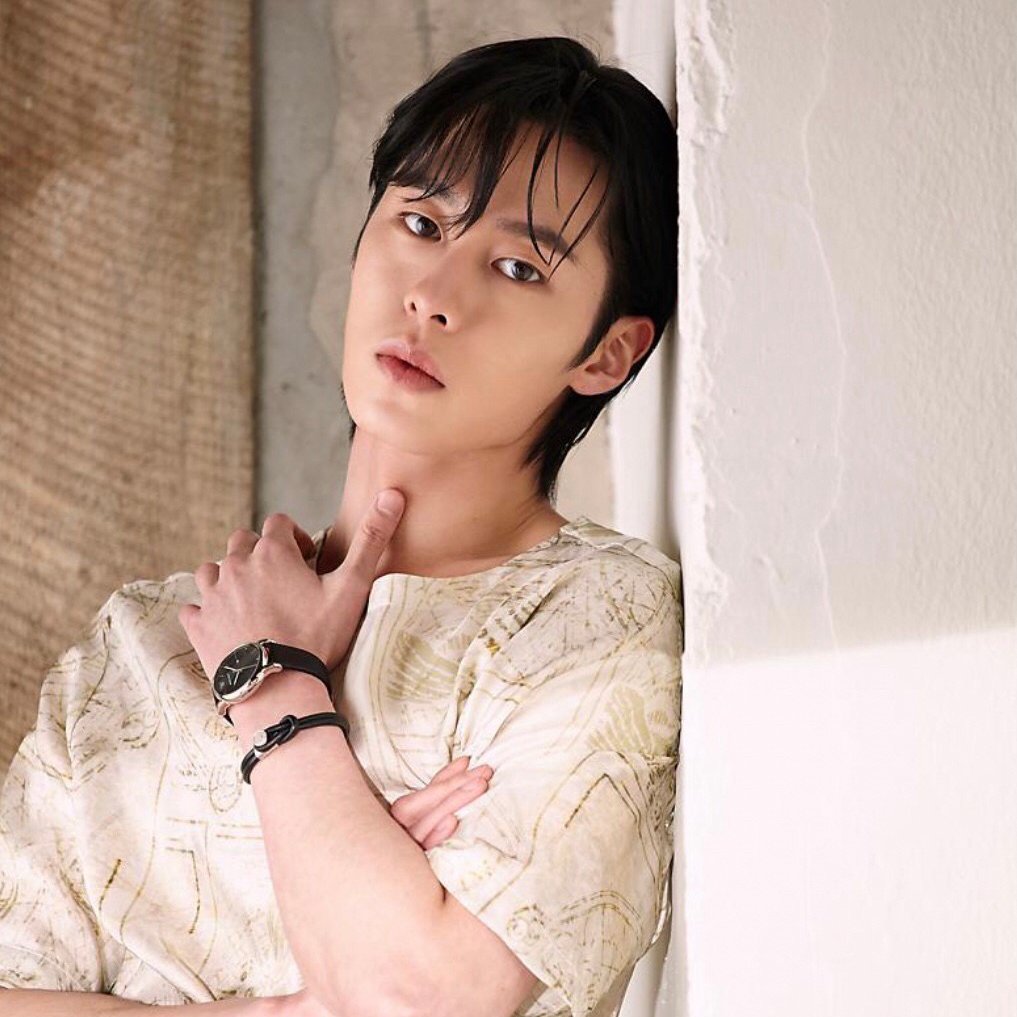 Behind-the-scenes cut of Lee Jaewook