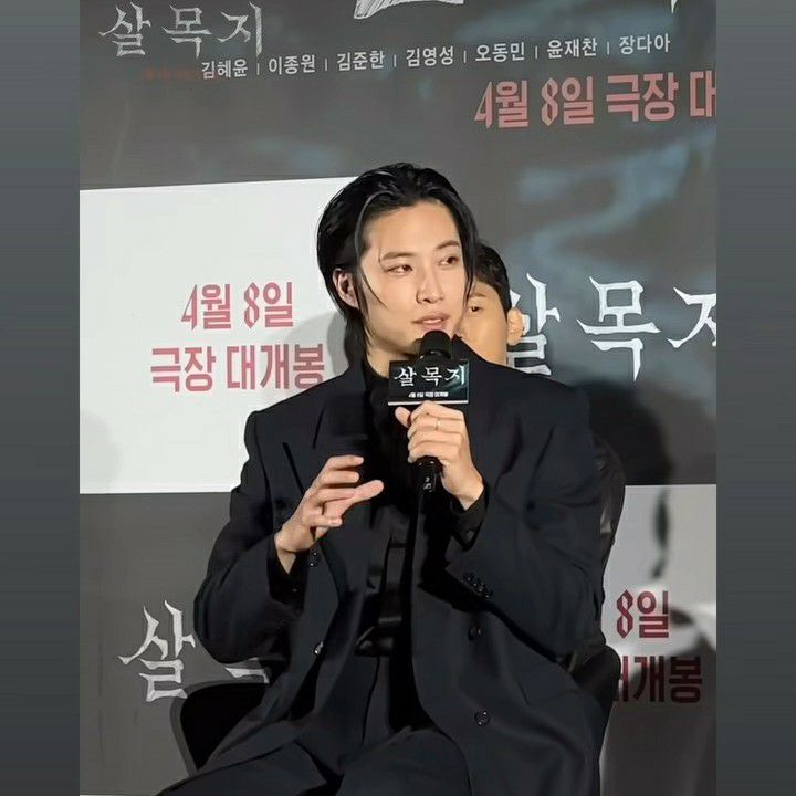 Behind-the-scenes cut of Lee Jongwon