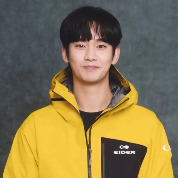 金秀賢的最新照片