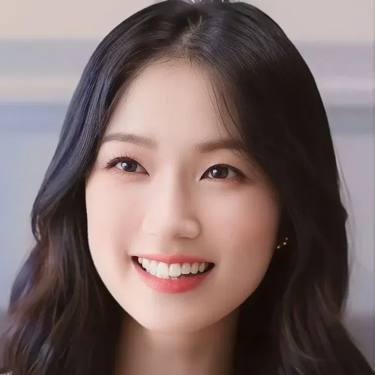 Behind-the-scenes cut of Kim Hyeyoon