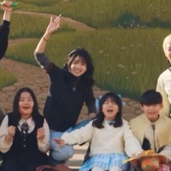 Behind-the-scenes cut of Kim Taeri