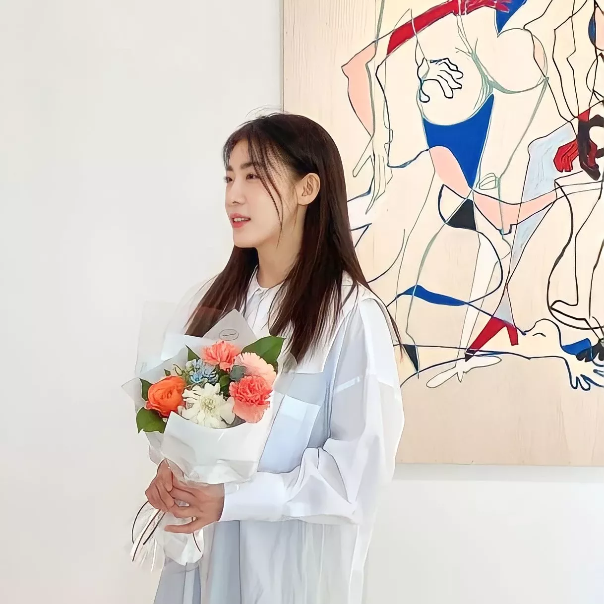 Behind-the-scenes cut of Ha Jiwon