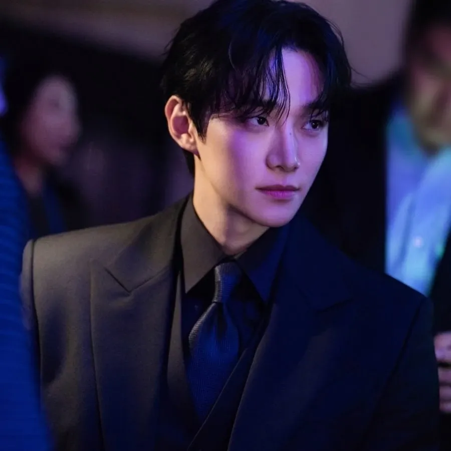 Behind-the-scenes cut of Lee Junho