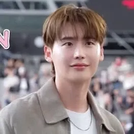 A moment captured by a fan of Lee Jongsuk