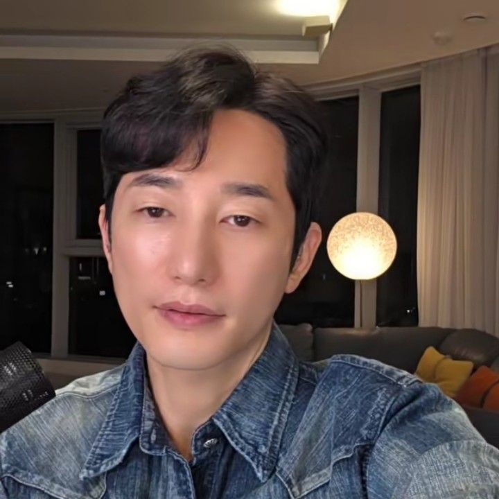 A moment captured by a fan of Park Sihoo