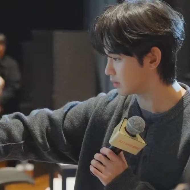 Behind-the-scenes cut of Kim Soohyun