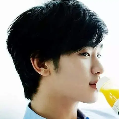 Behind-the-scenes cut of Kim Soohyun