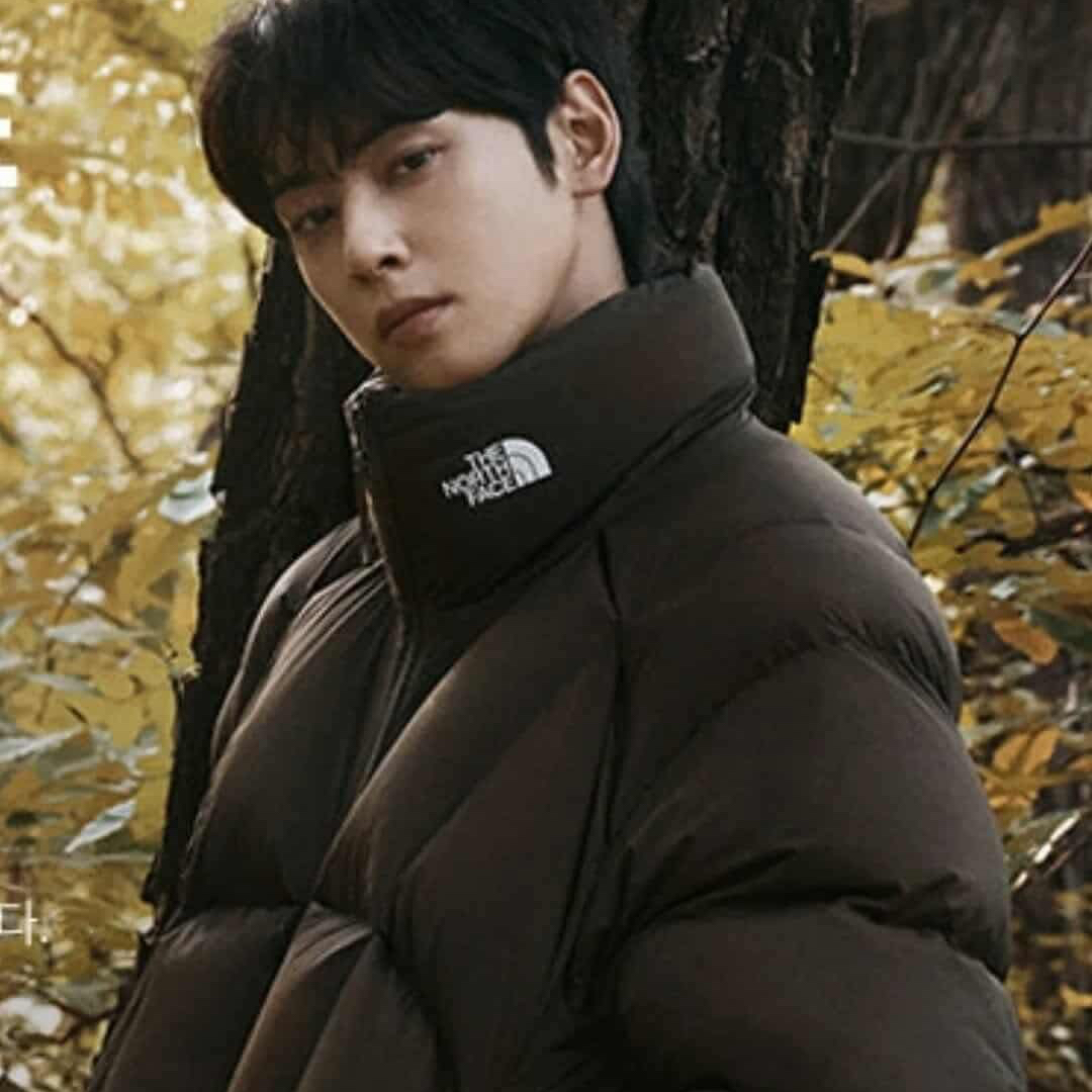 Behind-the-scenes cut of Cha Eunwoo