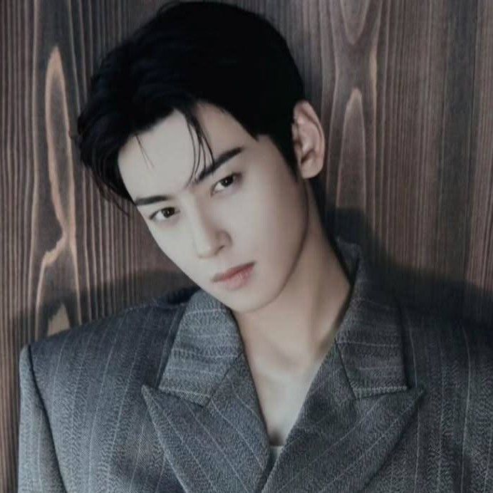 Behind-the-scenes cut of Cha Eunwoo