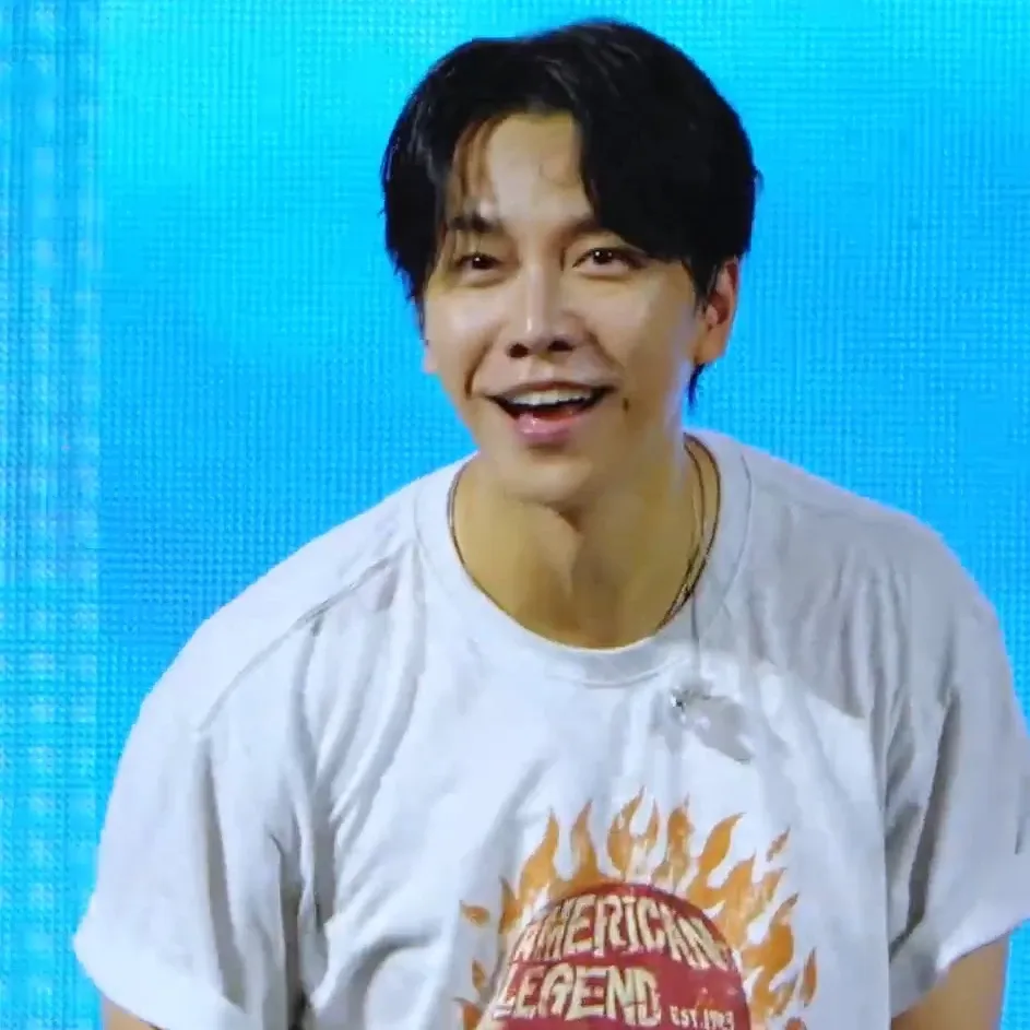 Momen yang diabadikan oleh penggemar Lee Seunggi