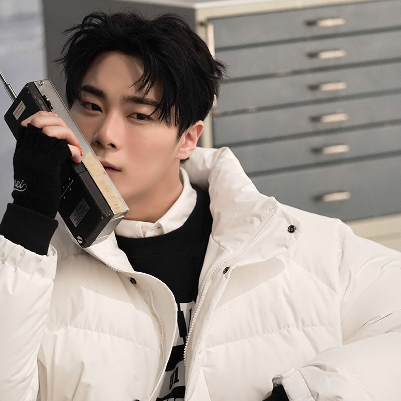 Behind-the-scenes cut of Cha Eunwoo