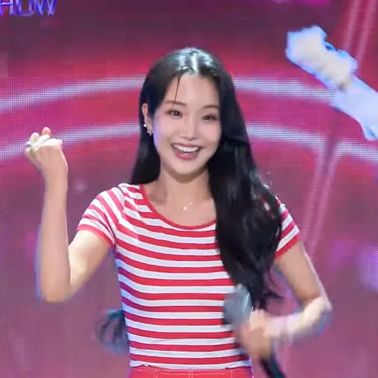 A moment captured by a fan of Kim Soyeon (2004)