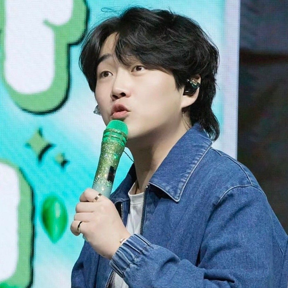 Behind-the-scenes cut of Hwang Youngwoong