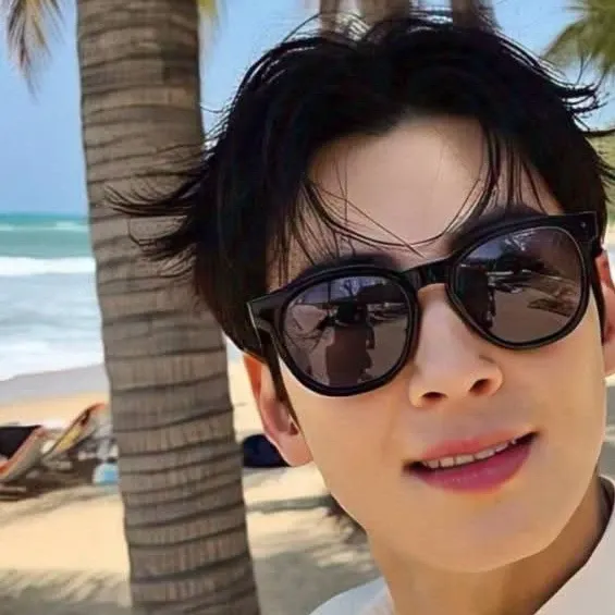 Latest photo of Cha Eunwoo