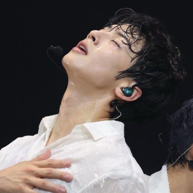 Recent activity shot of Cha Eunwoo