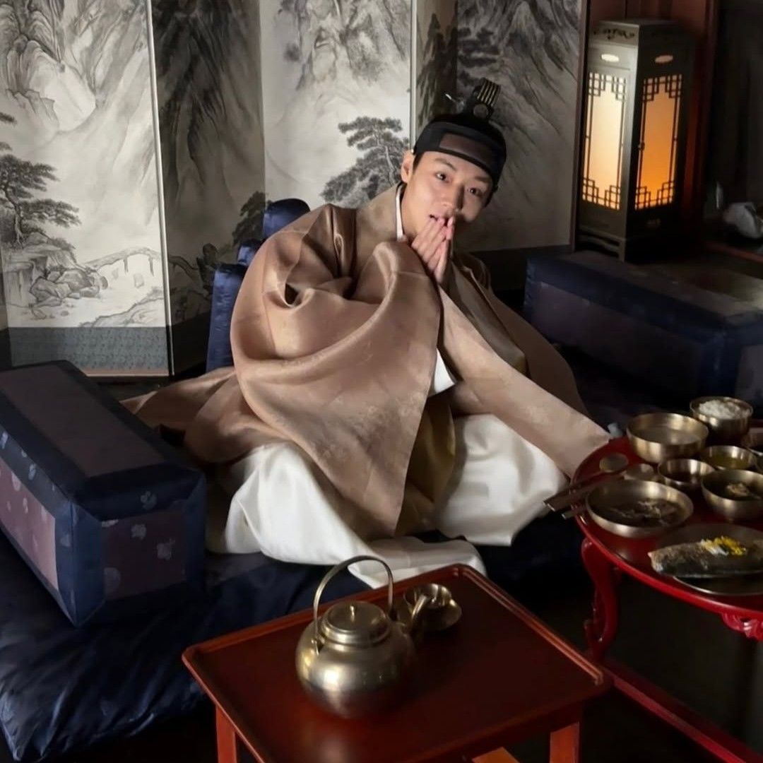 Behind-the-scenes cut of Park Jihoon