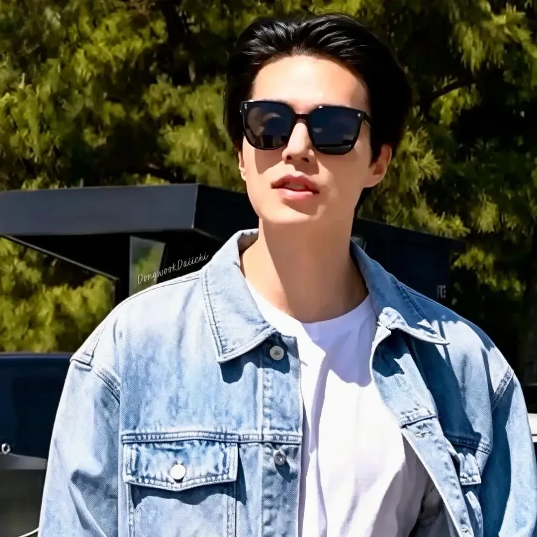Behind-the-scenes cut of Lee Dongwook