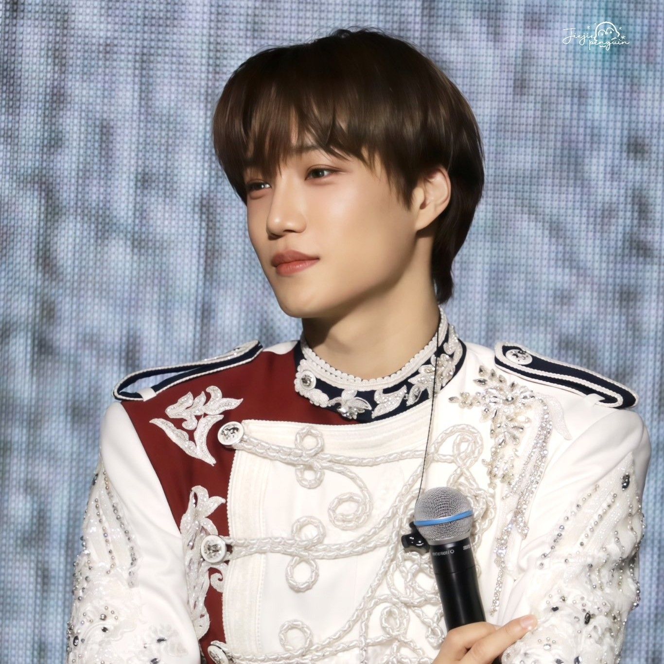 A moment captured by a fan of KAI